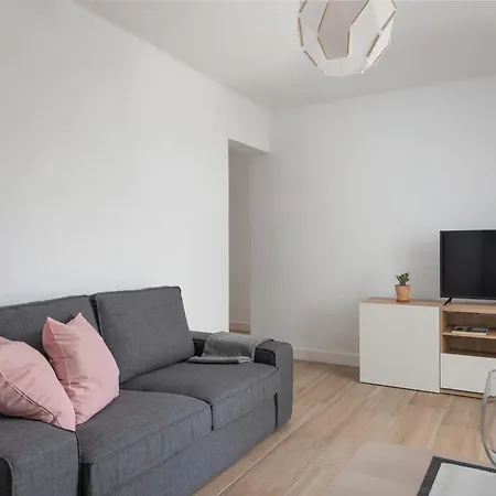 Apartment Sunset By The Sea With Pool, Ac, Bbq, Wifi In *