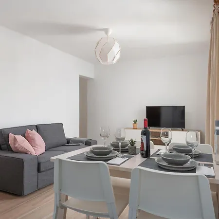Apartment Sunset By The Sea With Pool, Ac, Bbq, Wifi In